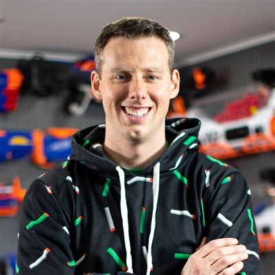 Aaron Esser Bio (Wiki)