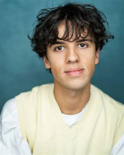 Aaron Garland Bio (Wiki)