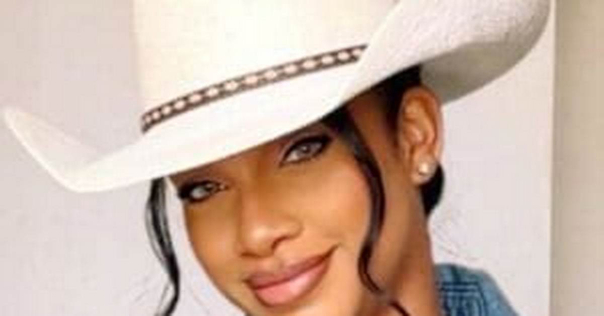 Adriana Boho - Age, Family, Bio