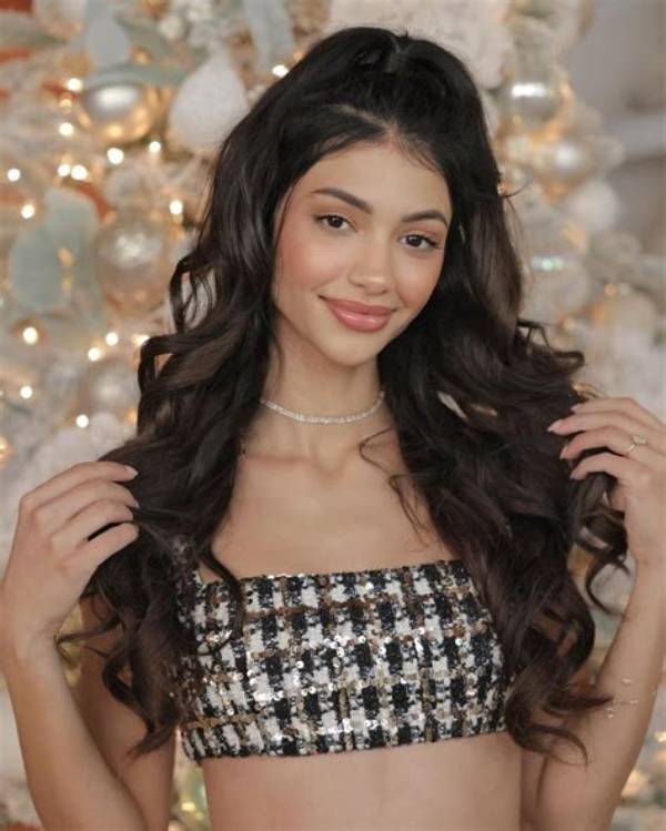 Alanna Panday Height, Weight, Net Worth, Age, Birthday, Wikipedia, Who, Instagram, Biography