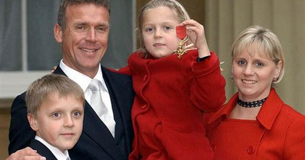 Alec Stewart - Age, Family, Bio