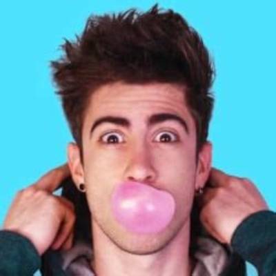 Alejo Igoa - Age, Family, Bio