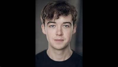 Alex Lawther - Age, Family, Bio