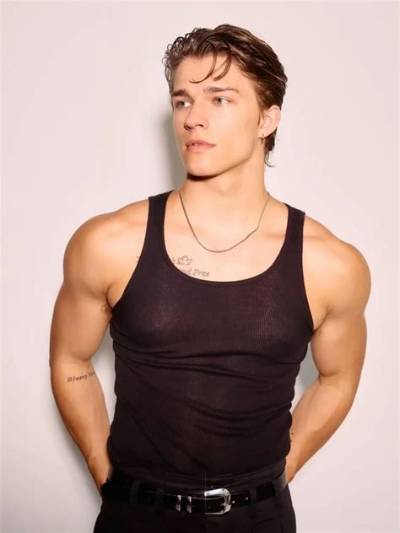 Alex Sampson - Age, Family, Bio