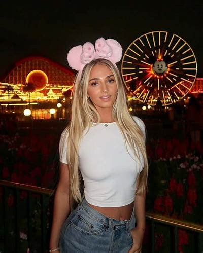 Alexa Adams Height, Weight, Net Worth, Age, Birthday, Wikipedia, Who, Nationality, Biography
