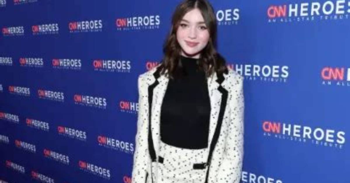 Alexa Swinton - Age, Family, Bio