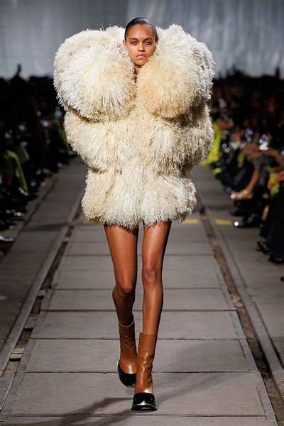 Alexander Mcqueen Left $85,000 in a Trust for His Three Dogs