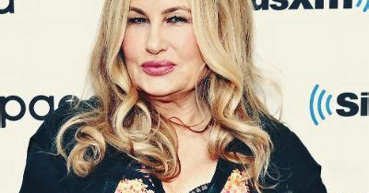 All About Jennifer Coolidge Sister & Her Relationship