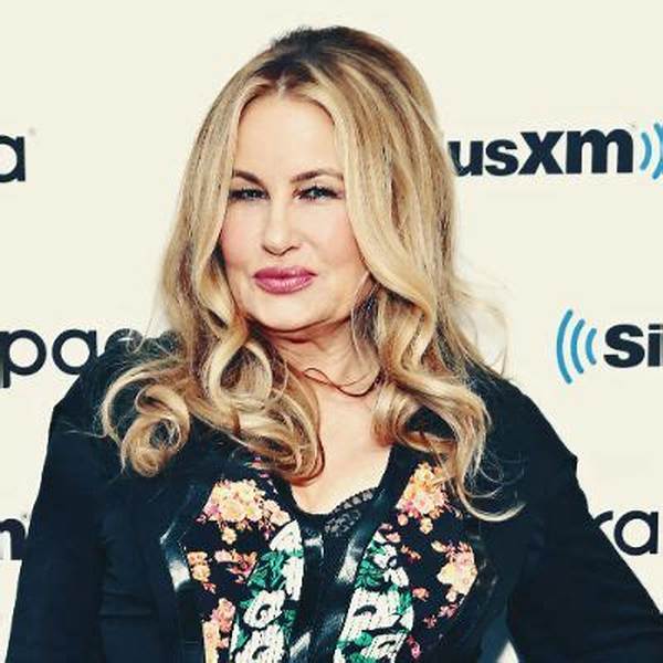 All About Jennifer Coolidge Sister & Her Relationship