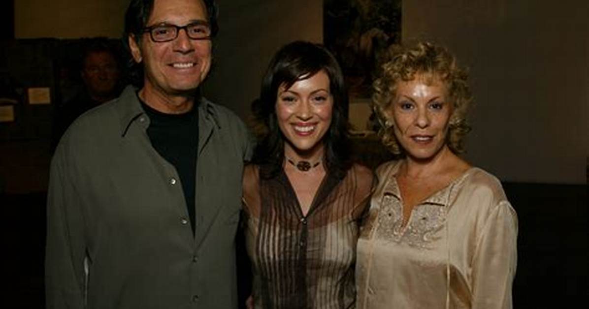 Alyssa Milano’s Parents Stay with Her Every Weekend to Watch Her Kids