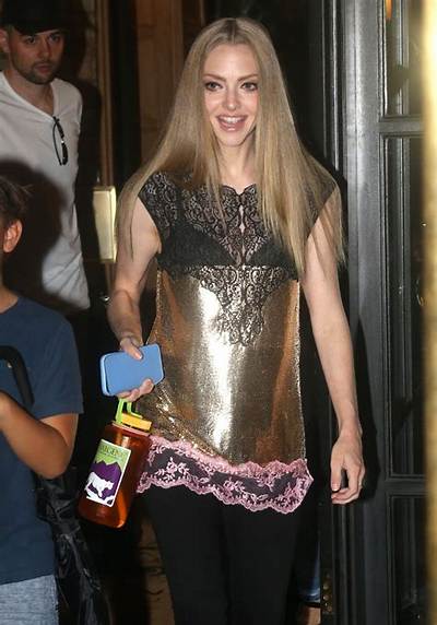 Amanda Seyfried Gets Blitzed on Night out with Ryan Phillippe