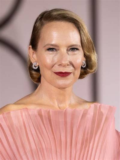 Amy Ryan Bio (Wiki)
