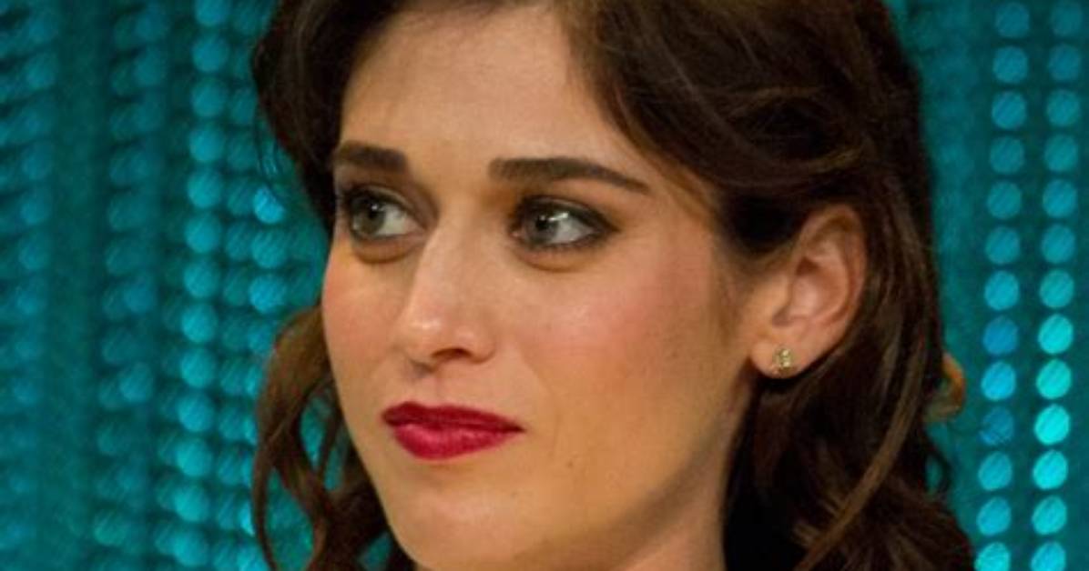 An American Actress and Model, Lizzy Caplan Rejoices Her Marital Relationship with Tom Riley.