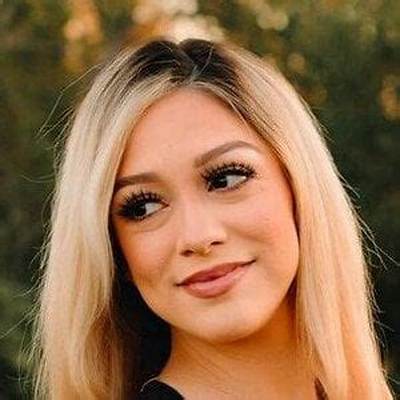 Andrea Arzola - Age, Family, Bio
