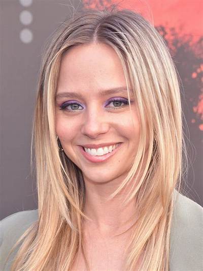 Anna Lore Height, Weight, Net Worth, Age, Birthday, Wikipedia, Who, Nationality, Biography