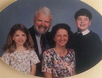 Anna Schatzel - Age, Family, Bio