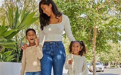 Apryl Jones - Age, Family, Bio