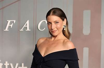Ari Graynor Net Worth - Wiki, Age, Weight and Height, Relationships, Family, and More