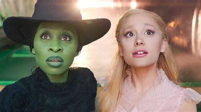 Ariana Grande’s Obsession with Her Left Side Was All-Consuming at the Vmas