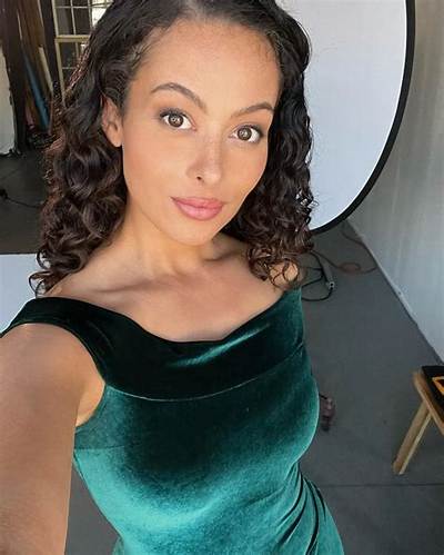 Ashley Doris - Age, Family, Bio