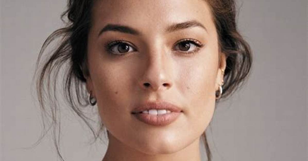 Ashley Graham Age, Height, Weight, Net Worth, Husband, Nationality, Education, Brands, Awards, Husband, Children, Parents