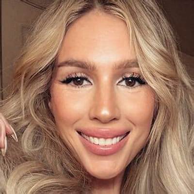 Ashley Mixon - Age, Family, Bio