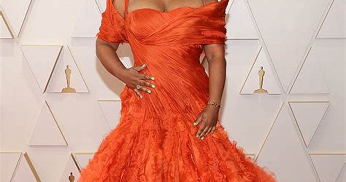 Aunjanue Ellis in Versace at the Oscars: Gorgeous Custom Gown
