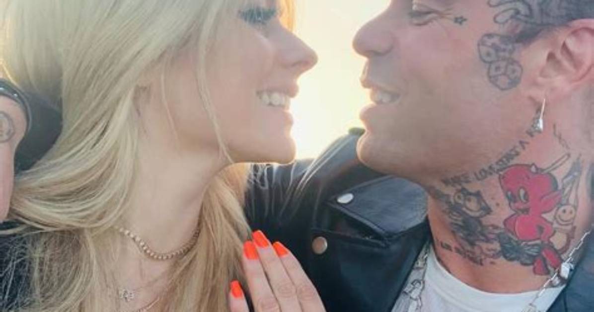 Avril Lavigne Is Engaged to Mod Sun! a Fairytale Suprise Proposal in Front of the Eiffel Tower