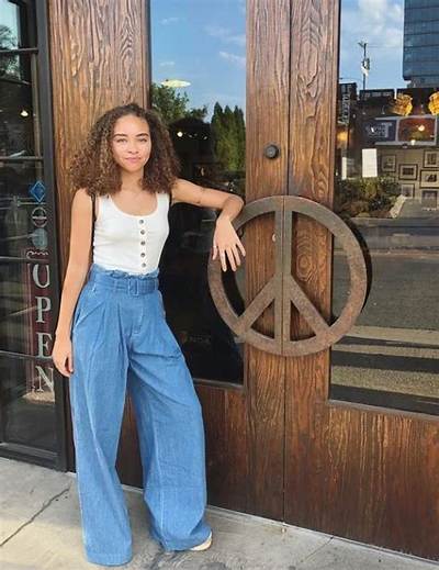 Bailey Bass Net Worth - Wiki, Age, Weight and Height, Relationships, Family, and More