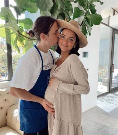 Bekah Martinez Announces Pregnancy | Celebuzz