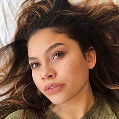 Bella Shepard - Age, Family, Bio