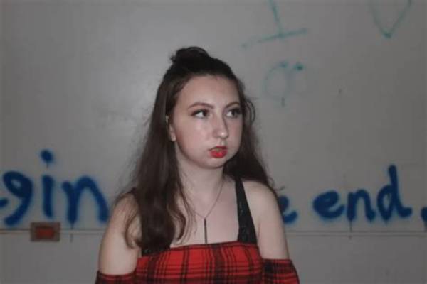 Bella Thier Bio (Wiki)