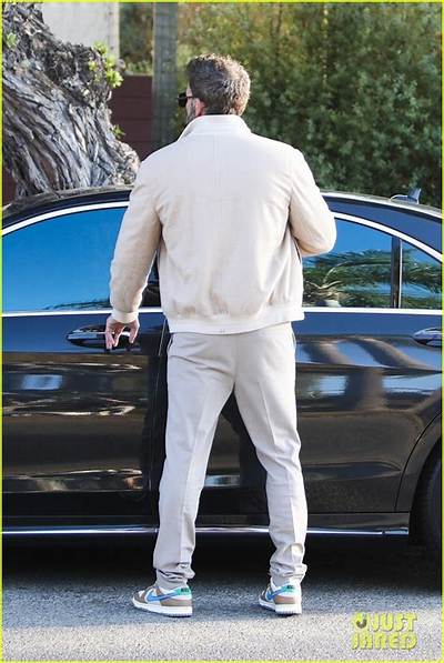 Ben Affleck Looked Perkier in Santa Monica After His Visible Misery at the Grammys