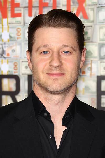 Ben Mckenzie Bio (Wiki)