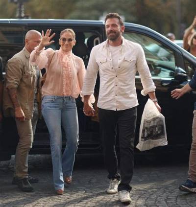 Bennifer in Paris: Days Full of Wealthy-Tourist Shopping, Eating & Denim