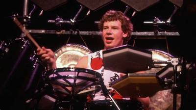 Bill Bruford Bio (Wiki)