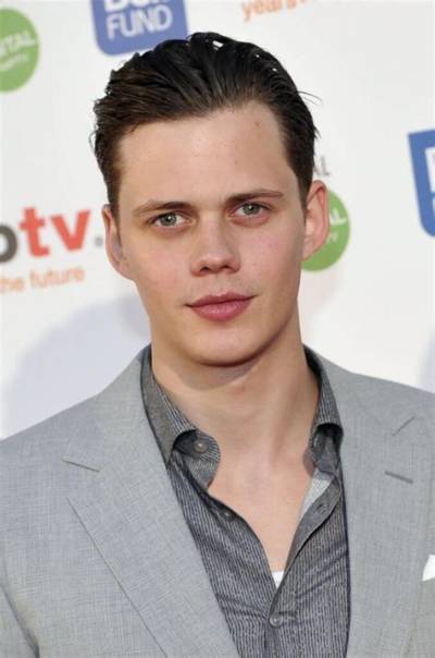 Bill Skarsgard Height, Weight, Net Worth, Age, Birthday, Wikipedia, Who, Nationality, Biography