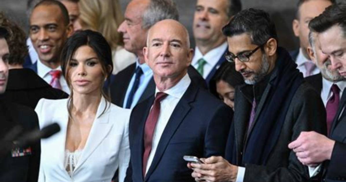 Bitchy | Amazon Ceo Jeff Bezos and Lauren Sanchez Display Some Tender Pda During Vacation in St. Tropez