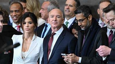 Bitchy | Amazon Ceo Jeff Bezos and Lauren Sanchez Display Some Tender Pda During Vacation in St. Tropez