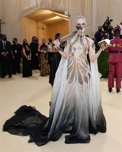 Bitchy | Grimes Heads to Met Gala 2021