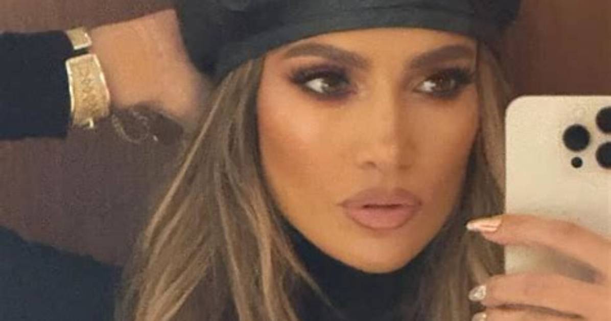 Bitchy | Jennifer Lopez and a Beret-Wearing Vanessa Hudgens Film Scenes for the Movie ‘Second Act’