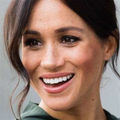 Bitchy | Meghan Markle Shares a Smile as She Returns to Her Hotel with Prince Harry After Duties in Nyc