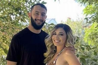 Brenda Lupian, Dominick Reyes Girlfriend Pictures on Instagram
