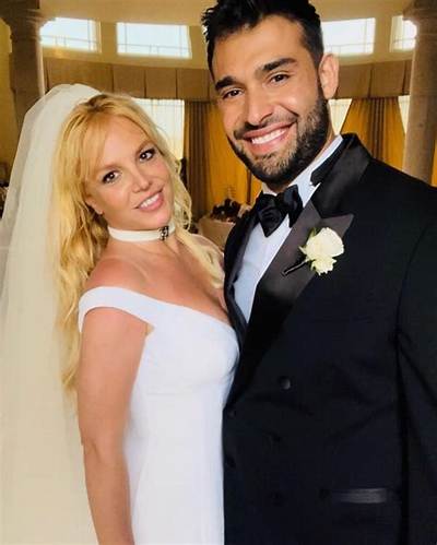 Britney Spears Didn’t Serve Dinner at Her Wedding but Did Have Some ‘Comfort Food’