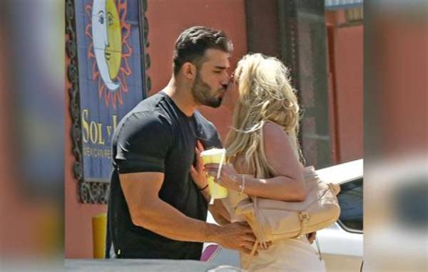 Britney Spears Shared 'Steamy Kiss' with Ben Affleck Before Quickly Deleting Confession