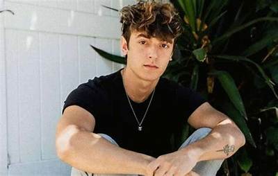 Bryce Hall Tiktok, Age, Husband, Height, Family, Siblings, Gf, Net Worth