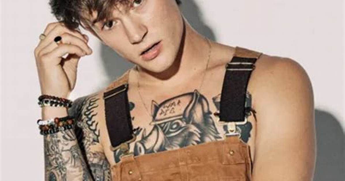 Cameron Whitcomb Height, Weight, Net Worth, Age, Birthday, Wikipedia, Who, Nationality, Biography