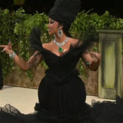 Cardi B Delivers Show-Stopping Performance of ‘Tomorrow 2’ Remix with Rapper Glorilla at 2022 Amas