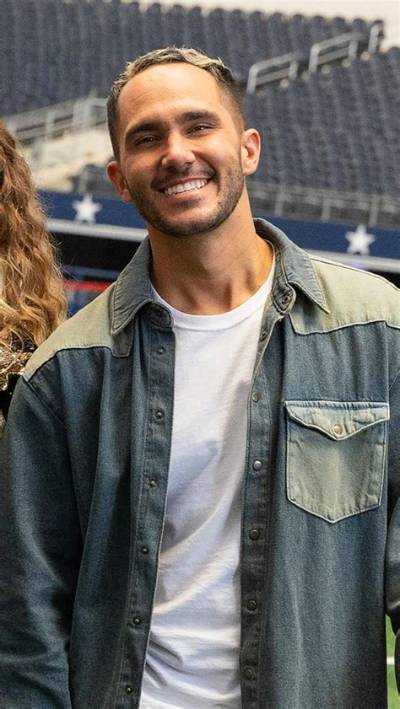 Carlos Penavega Bio (Wiki)