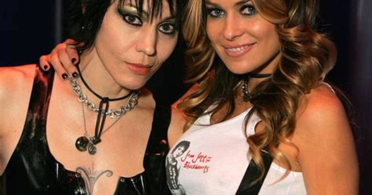 Carmen Electra and Joan Jett Make out!